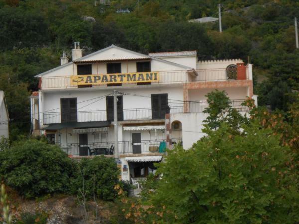 Apartments Mladenka Senj  Bagian luar foto